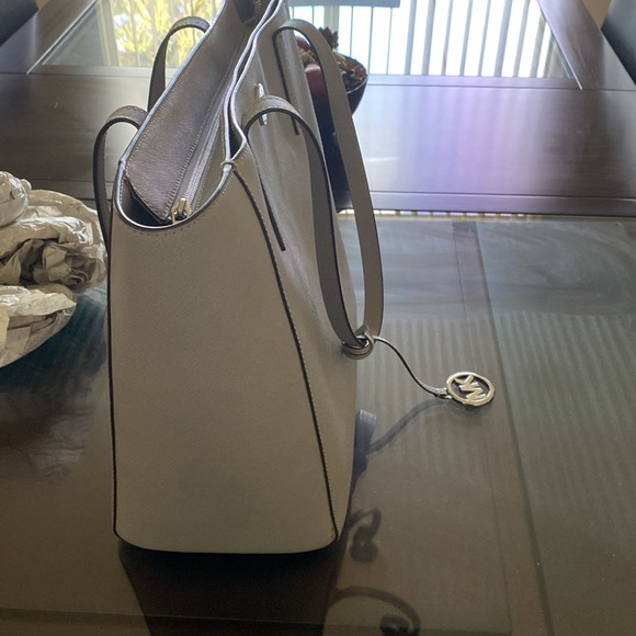 Michael Kors large leather tote.  Mint condition.  Pearl gray - Picture 10 of 12